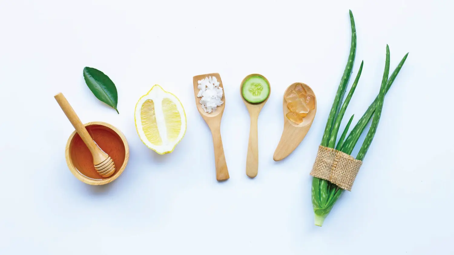 You are currently viewing 10 Natural Ingredients for Clear and Glowing Skin