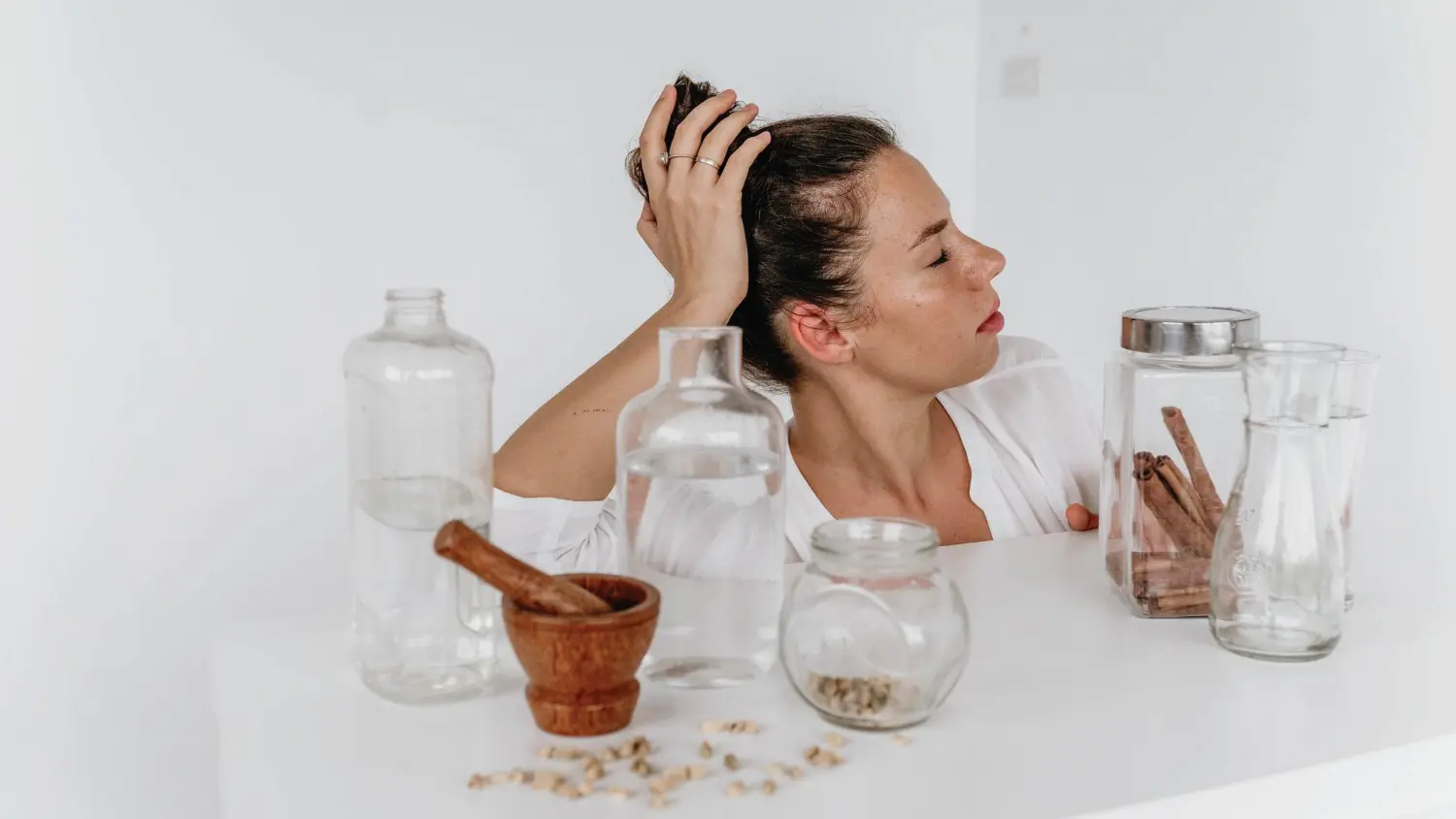 You are currently viewing 5 Home Remedies to Stop Hair Fall Naturally