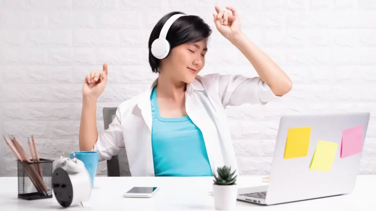 Digital Detox 7 Ways to Unplug and Recharge Your Mind Healthy Rootz