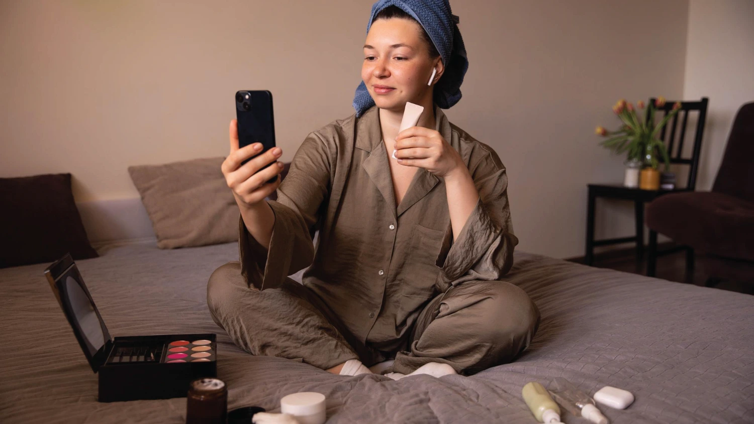 You are currently viewing Morning vs. Night Skincare Routine: What’s More Important?